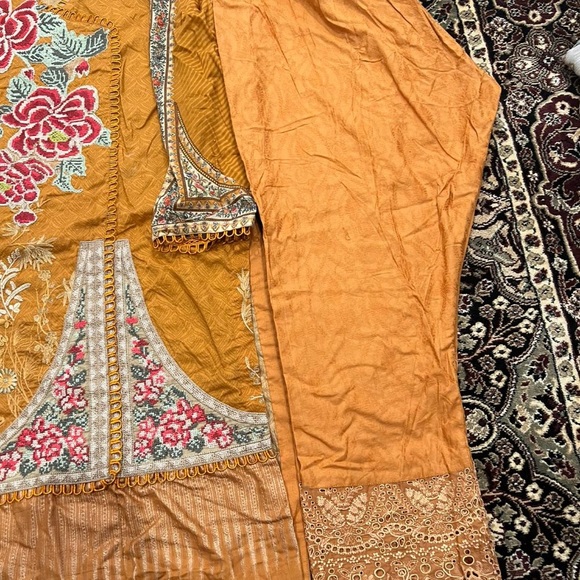 New 3 piece Laxauary Lawn Salwarkameez xl embodied - Picture 8 of 10